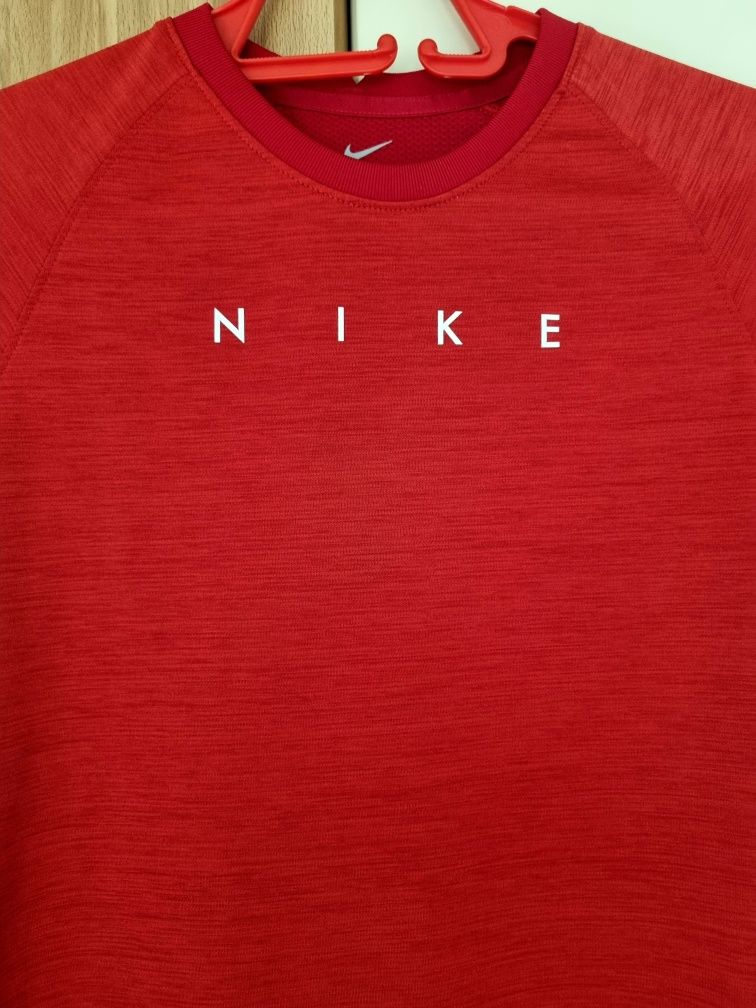 Детска червена тениска Nike 137-147