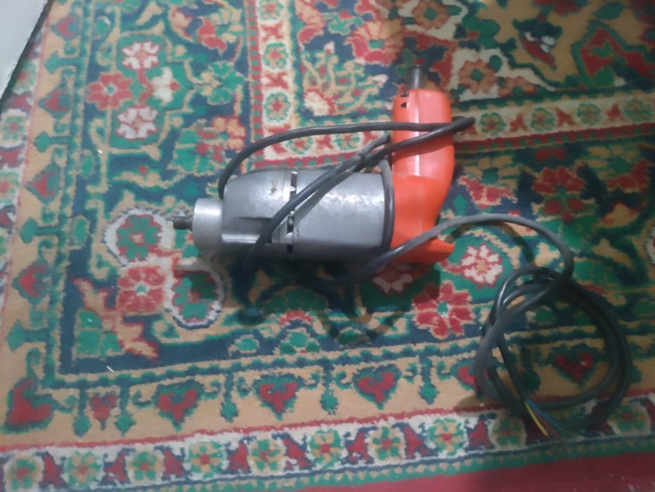 Продаётся дрель.