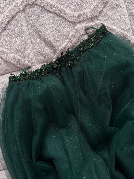 Бална рокля в тъмнозелен цвят с корсет и дълга пола