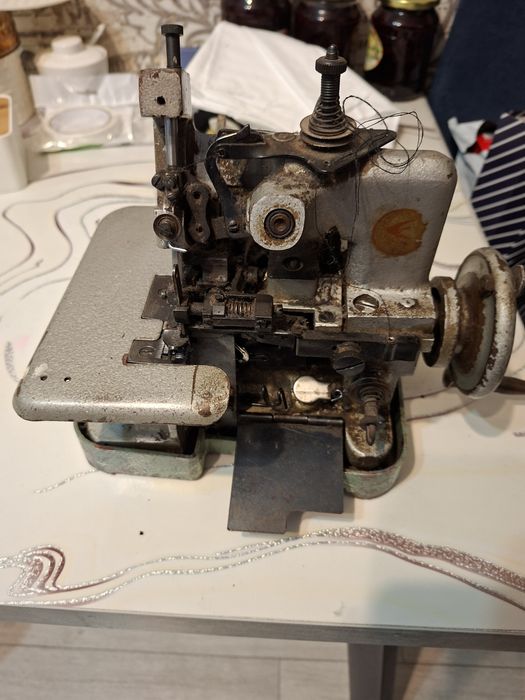Продам оверлок производства СССР
