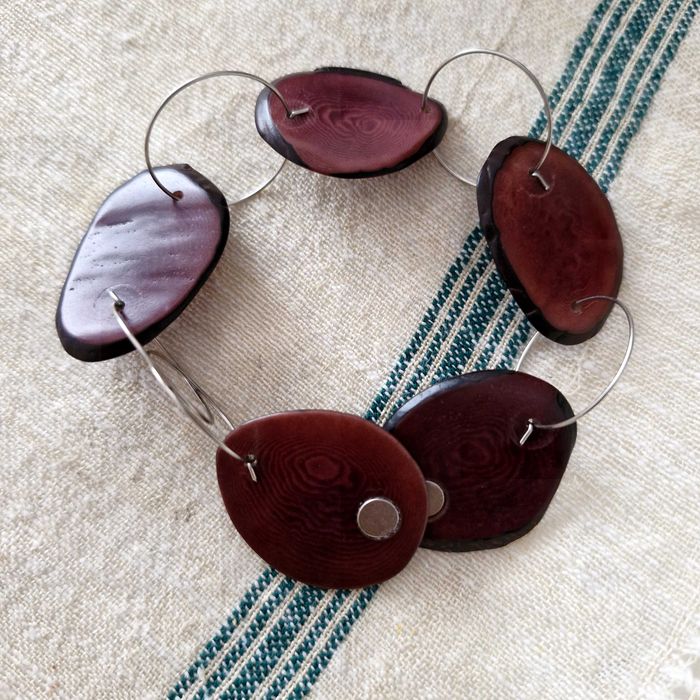 Brățară statement de designer – elemente din lavă vulcanică finisată