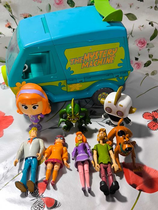 Mașina misterelor și personajele din Scooby doo, originale