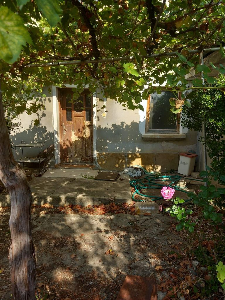 Продава се Къща в Мездра - 150 кв.м за 164 €/кв.м - Снимка #1