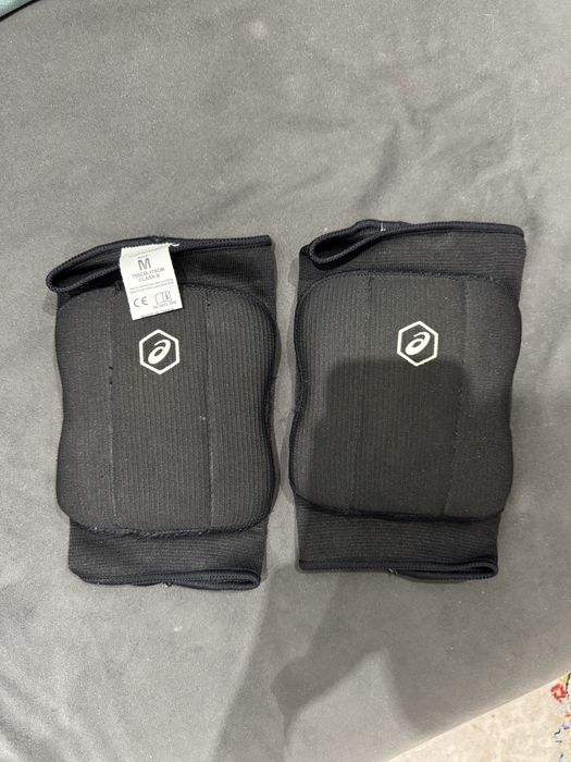 Продам наколенники asics