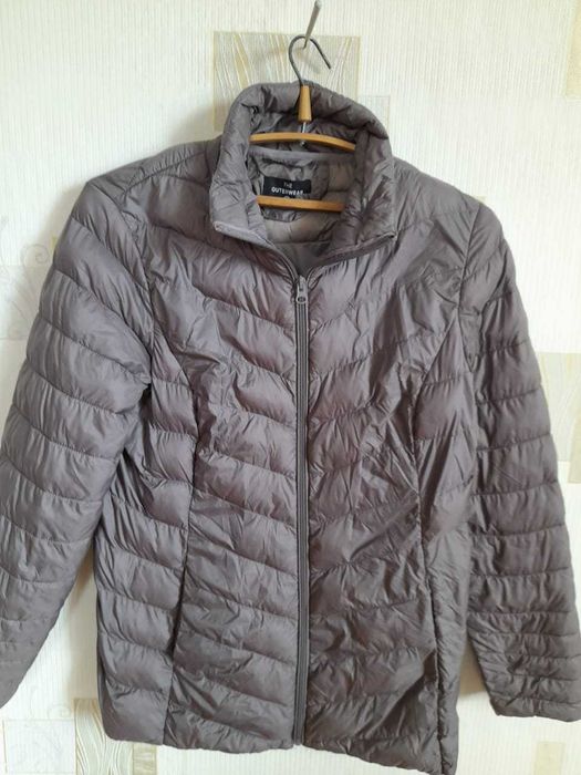 продам   куртку   женск.  48 р.  в  хорошем  состоянии  3500т.