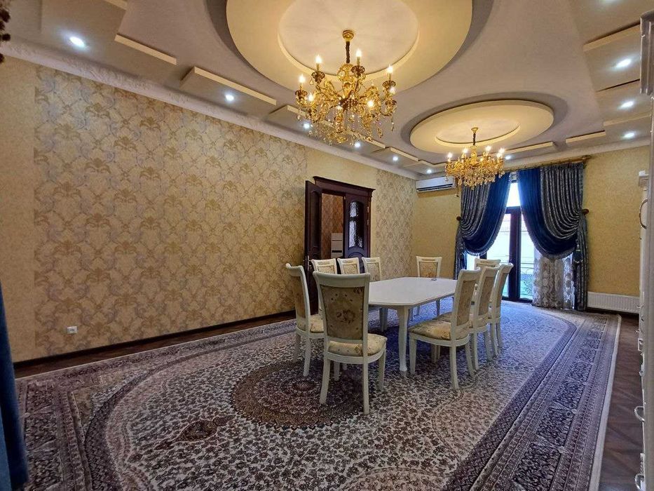 Продаю евро-дом
Бадамзар
6 соток
8 комнат. 
700 м2