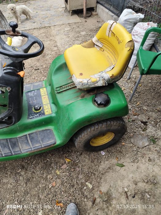 Vând tractorașe gazon JOHN DEERE LT166