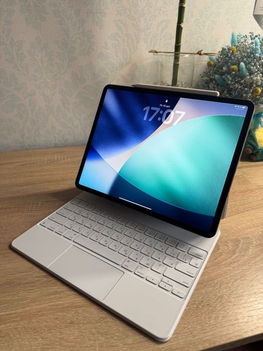 iPad Pro 2020 года 12.9 дюймов + Apple Pencil 2 + Apple Magic Keyboard