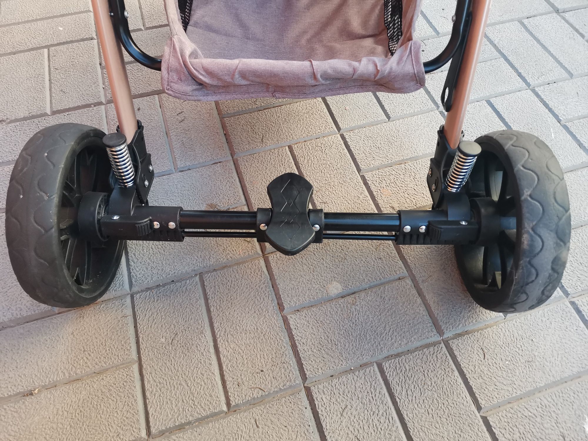 Cărucior bebeluși impecabil