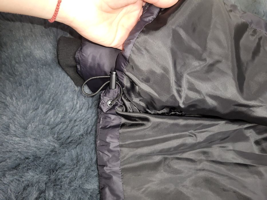 Geaca pufoasa cu gluga