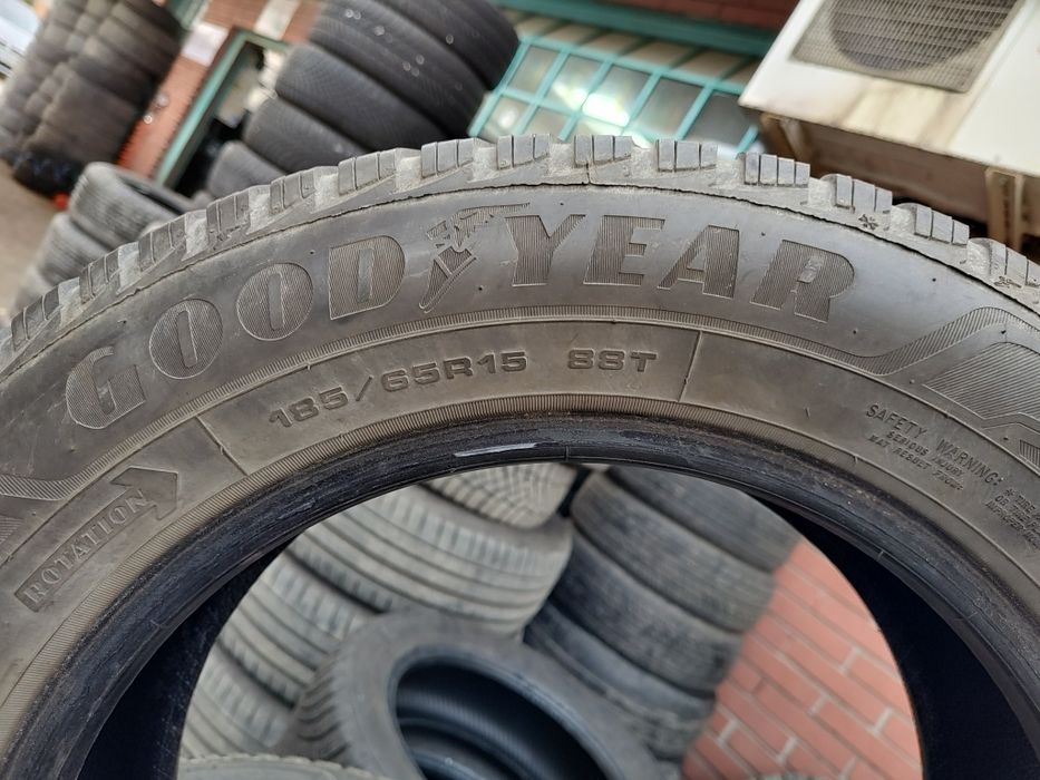 Продавам 2бр. Зимни гуми 185/65/15 Goodyear