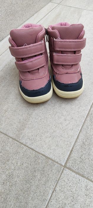 Зимни боти 24 номер и подаръци