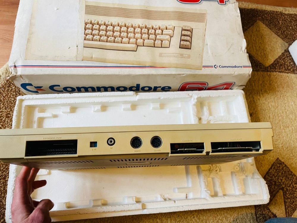 Calculator PC Vintage Commodore 64C 1982 CMB64
