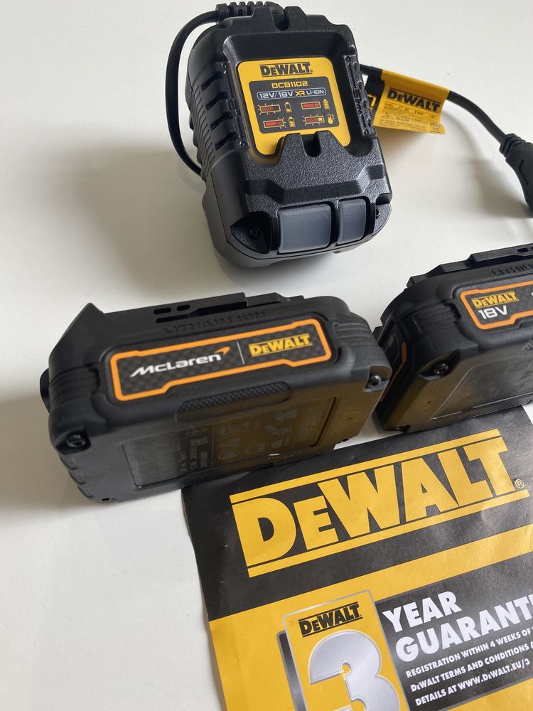 Батерии и зарядно DeWALT McLaren DCB1102E2-QW - McLaren PowerStack 18V