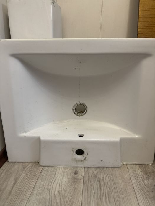 раковина на ножке