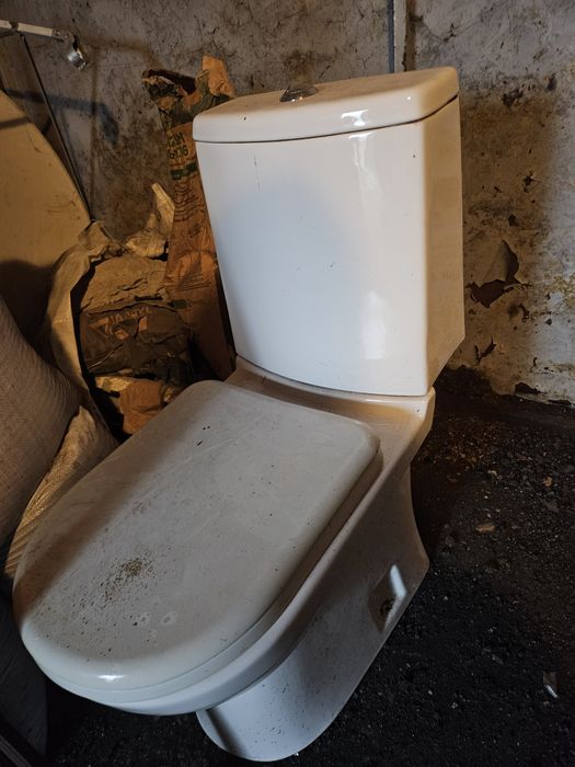 Унитаз в хорошем состоянии