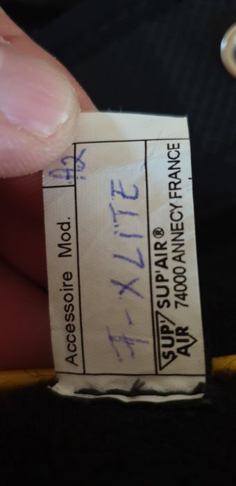 Front container pentru parașuta de rezerva