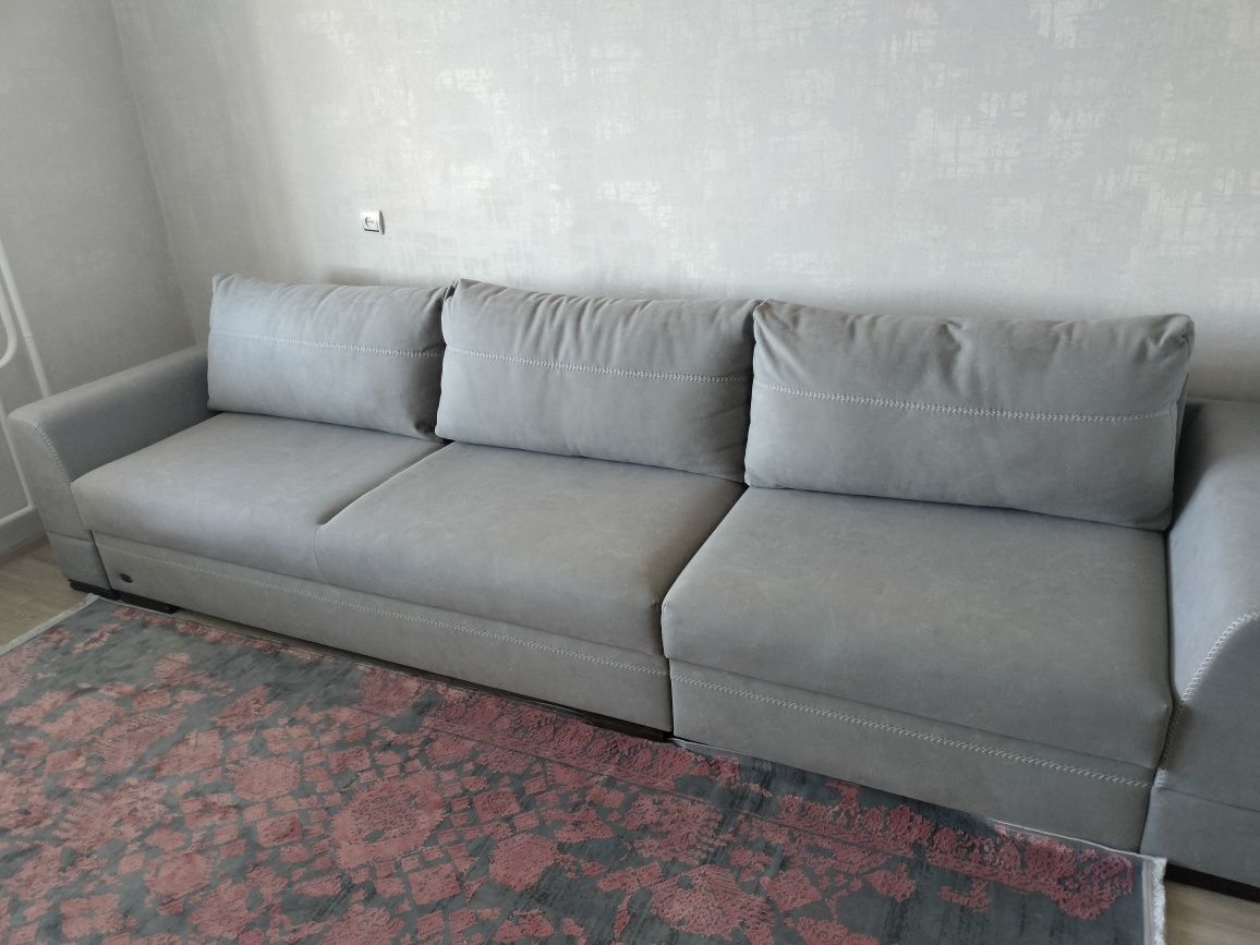 Продается большой новый диван