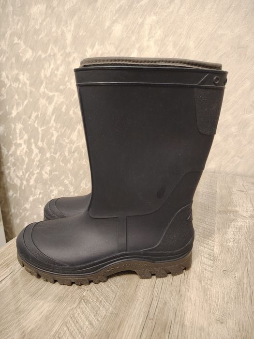 Продам резиновые сапоги с утеплителем.