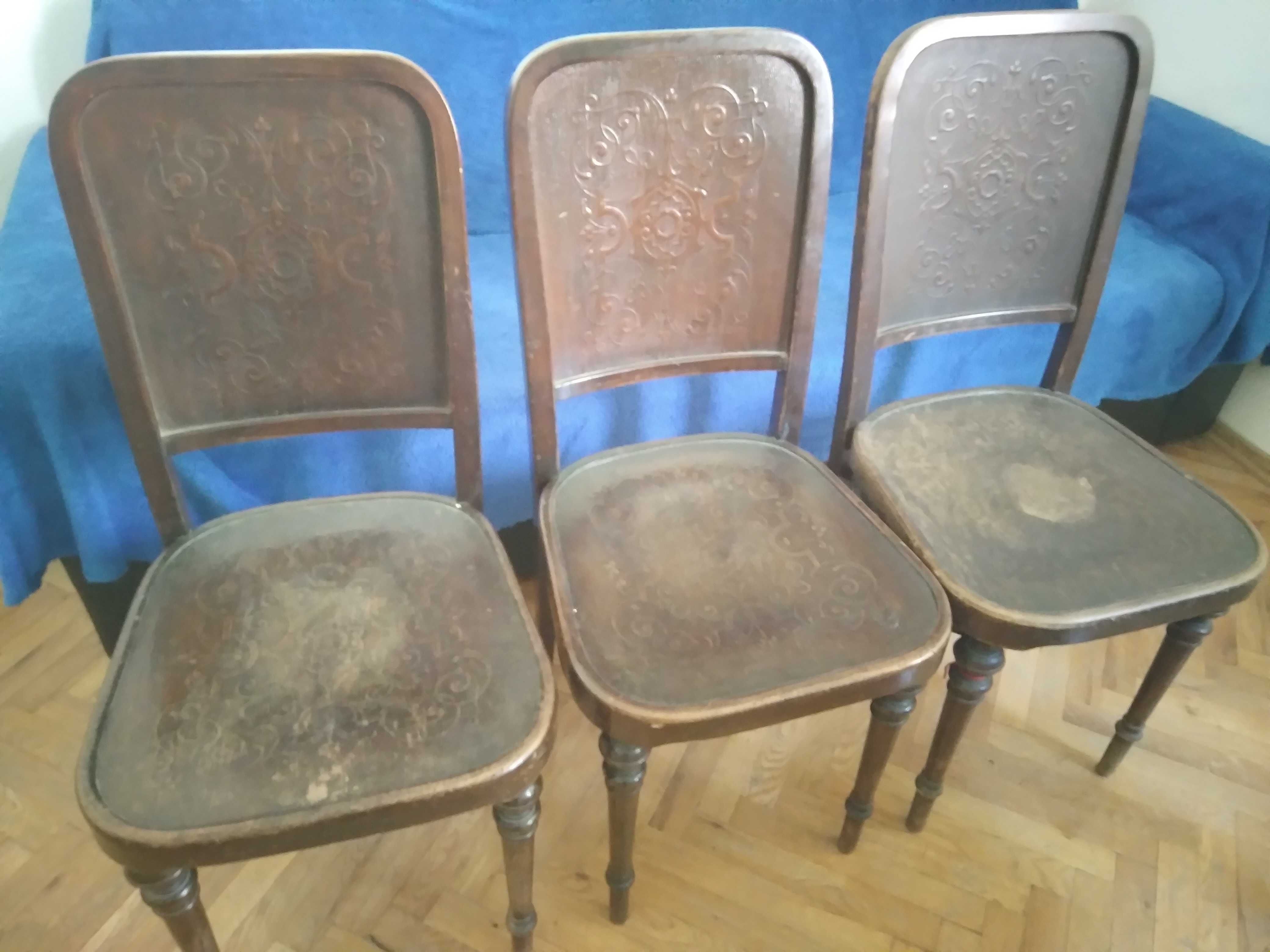 Три стари столове Thonet, виенски