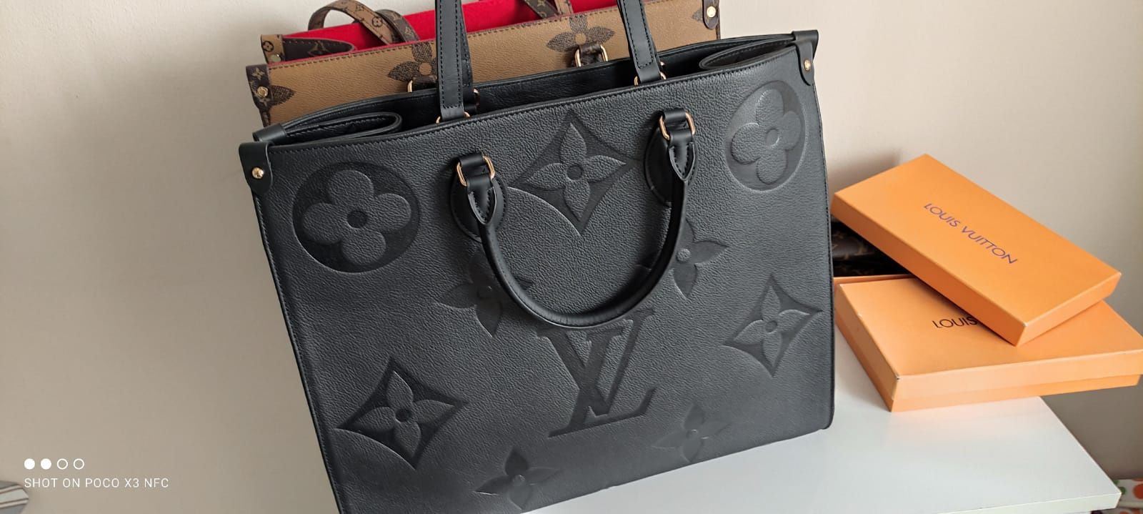 Louis Vuitton, Gucci дамски чанти от естествена кожа