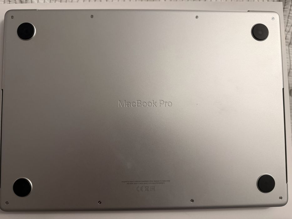 MacBook PRO 14inch M3 8gb SSD 512Gb