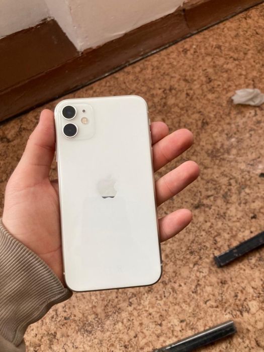 Продаю айфон 11 белый обмен