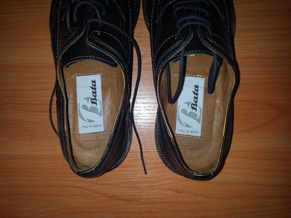 Продавам черни италиански мъжки обувки Bata от истинска кожа номер 43