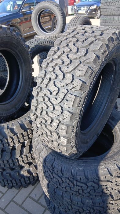 Anvelope pentru Jeep uri 250 RON bucata