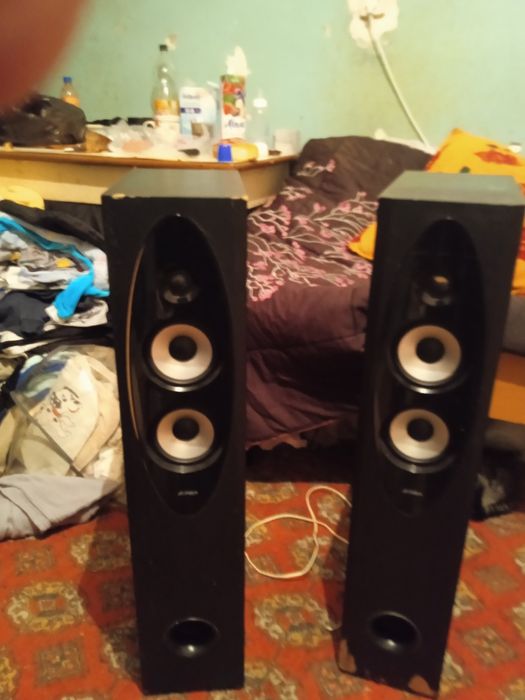 Продоёца калонки две пары