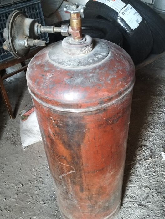 Продам газовый баллон б/у с редуктором