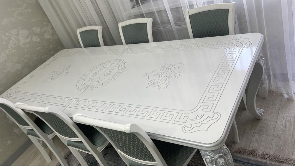 Стол со стульями