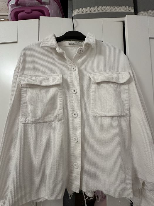 PULL & BEAR M размер- дамска плюшена бяла риза