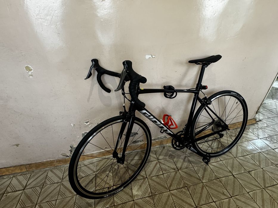 Продаю шоссейный велосипед Giant Contend 3