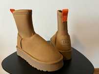 Vând  ghete, ugg, marimea  38
