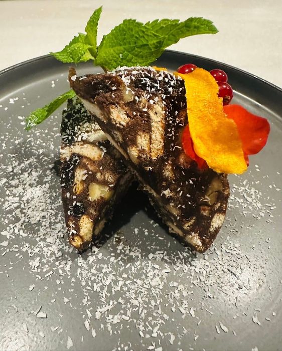 Salam de biscuiți cu fructe confiate