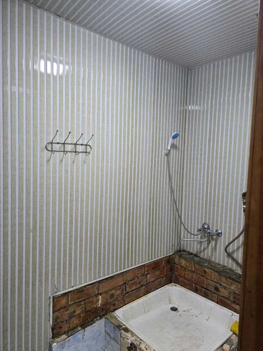 Срочно сдается домик из 2 комнат.Узбум.