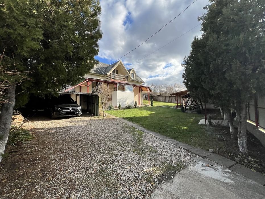 Casă individuală de închiriat – 150 mp + 700 mp teren – Colonia Sopor