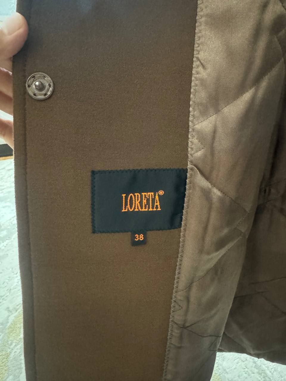 Продам пальто почти новое размер 38 бренд LORETA