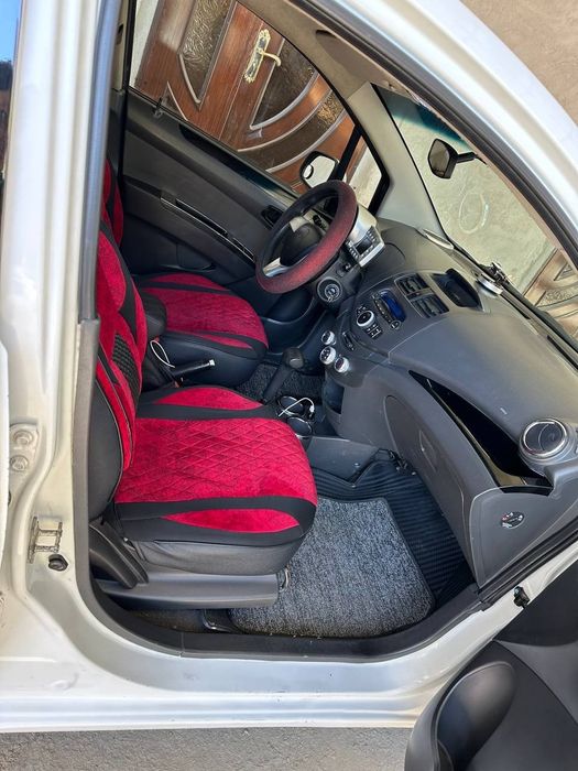 Chevrolet spark sotiladi