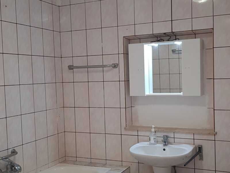 Casa Damaroaia, singur curte suprafata totala 400mp, nemobilata.