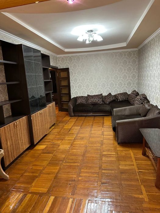 2-комнатная, у. Нукус (ориентир - посольство России)..