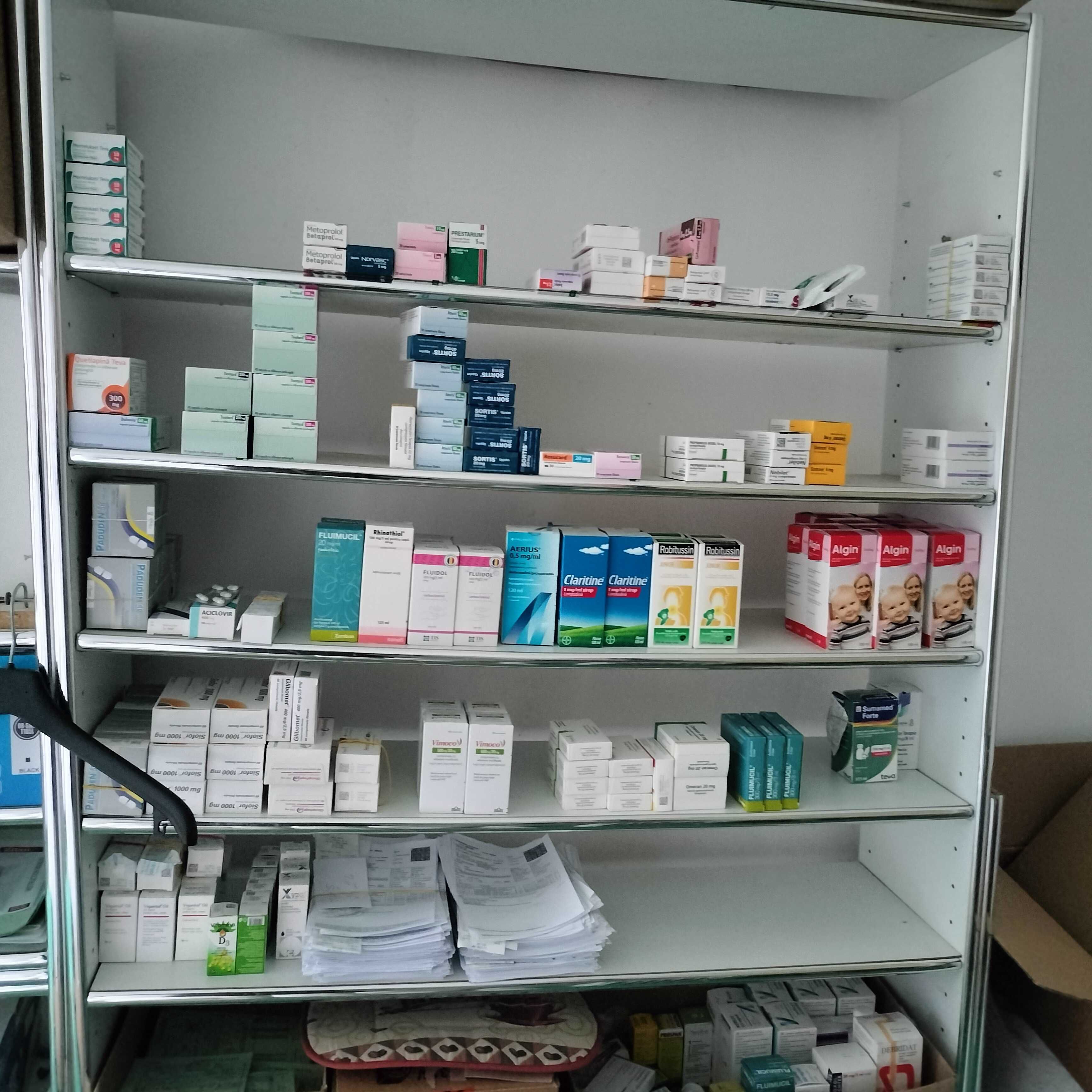 mobilier farmacie + cruce led