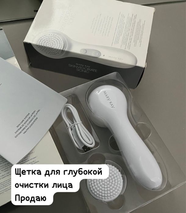 Щетка для очистки лица от Mary Kay