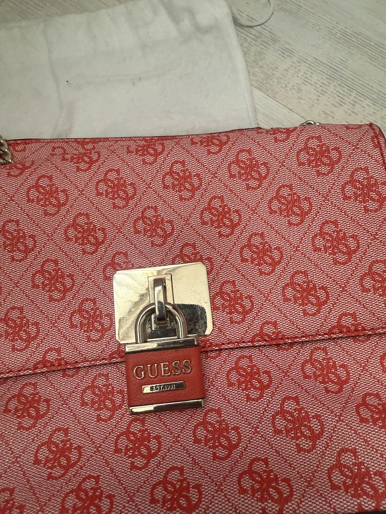 Дамска чанта Guess