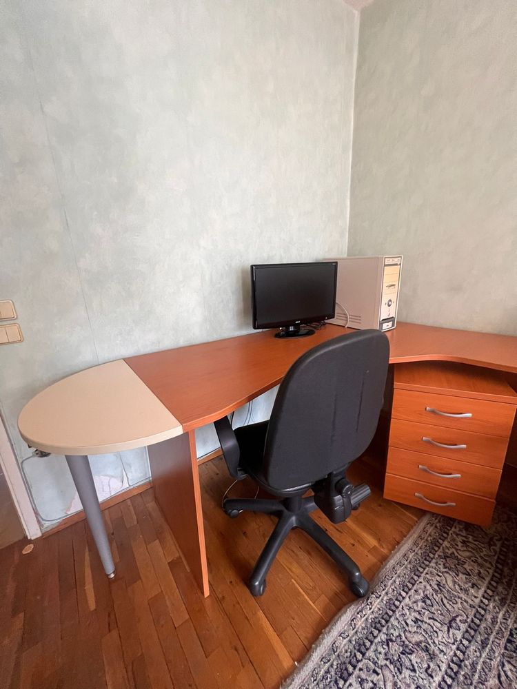 Бюро със стол и шкаф