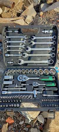 Наборы инструментов и ключей 46 82 94 предмет