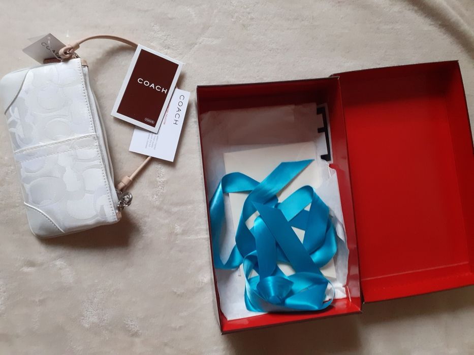 Дамска чантичка за китка Coach