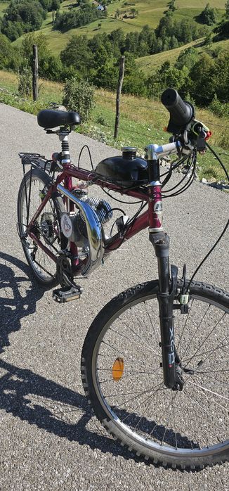 De vânzare bicicleta cu motor