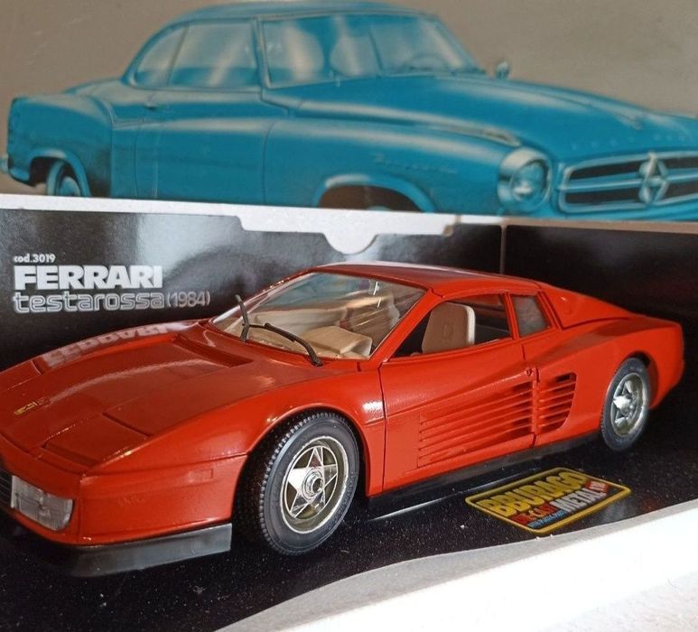 Ferrari testarossa 1984 1:18
Scara 1:18
Bburago

Pozele reflectă real